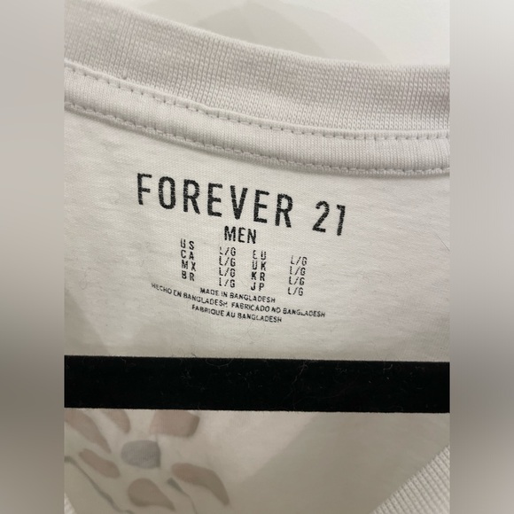 Forever21 T-shirt🛹 - Picture 3 of 3